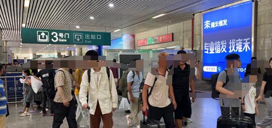 广州东站出站广告